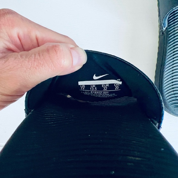 Nike black slides, pink and white sandals girls - Picture 9 of 10